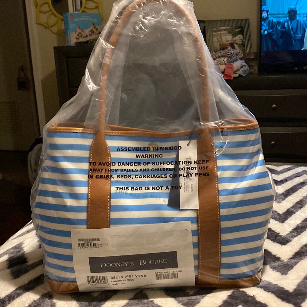 Brand new Dooney & Bourke tote purse